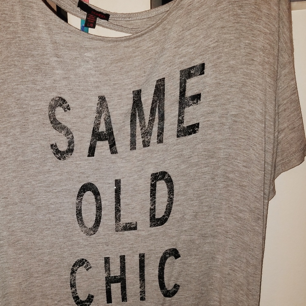 Grey graphic tshirt